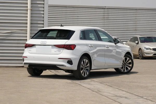 8-10万内,能否找到配备定速巡航功能的轿车?