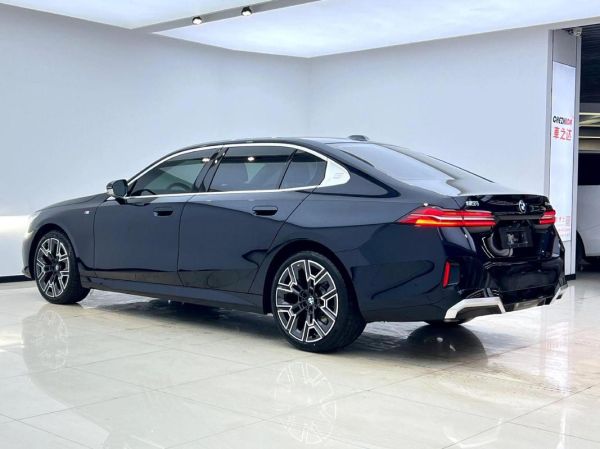 5万内能否买到,外观运动感十足的轿车?