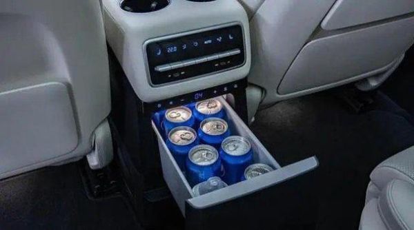 15万左右哪些车型配备车载冰箱?这些冰箱的制冷效果和容量如何?