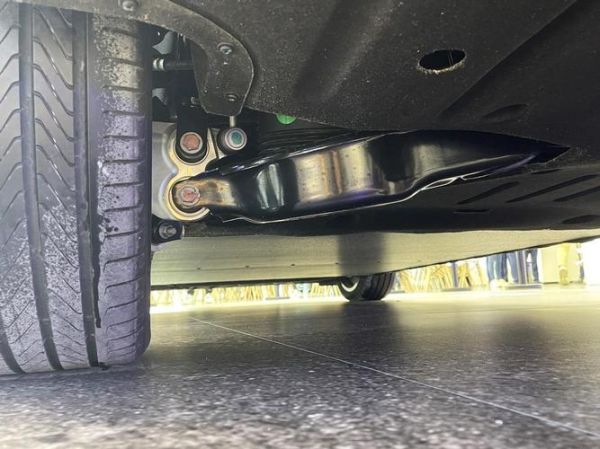 日产N7底盘高度是否适合城市驾驶?