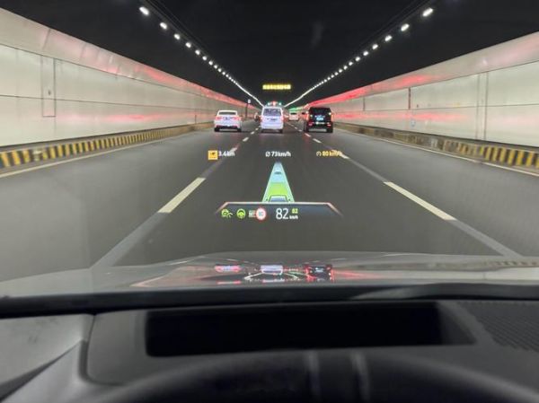 宝马i5智能驾驶辅助系统是否先进,提升行车安全性?