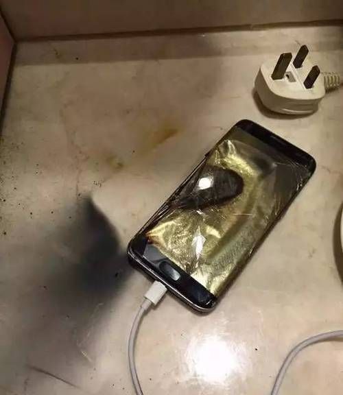 充电玩手机爆炸 手机充电4天忘记拔了
