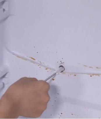 冰箱冷藏室排水孔堵塞怎么疏通 美的冰箱排水孔疏通图解